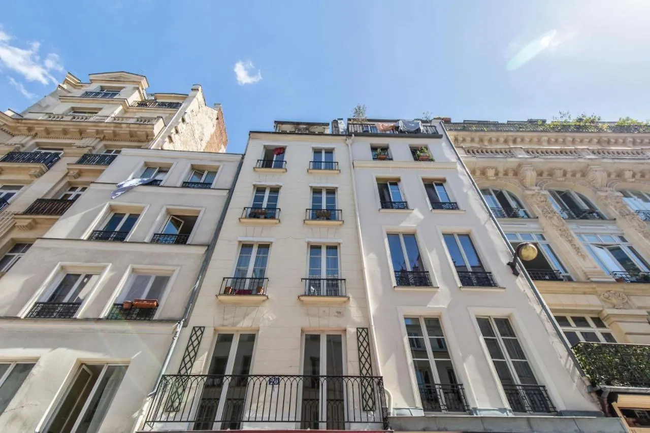 Former Art Studio Under Glass Roof In Strasbourg St-denis Welkeys Lejlighed Paris