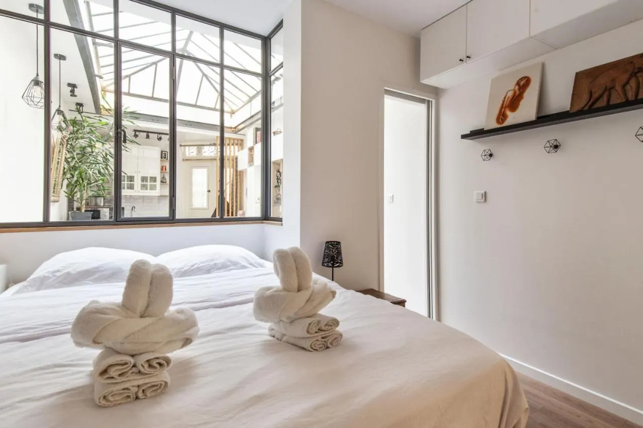 Apartment Former Art Studio Under Glass Roof In Strasbourg St-denis Welkeys *